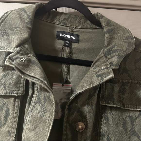 Express Army Green Snakeskin Cropped Utility Jacket - Picture 2 of 4